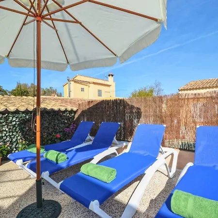Schoene Mit Pool Und Garten Holiday home *