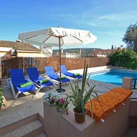 Schoene Mit Pool Und Garten Holiday home