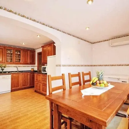 Schoene Mit Pool Und Garten Holiday home *